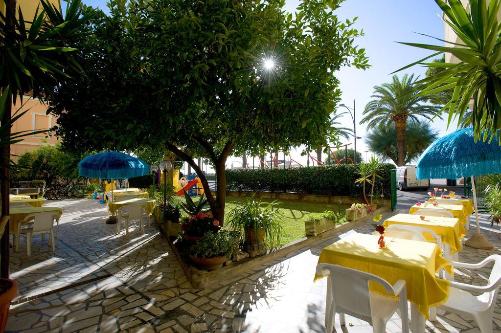 Hotel Lido Pietra Ligure Εξωτερικό φωτογραφία