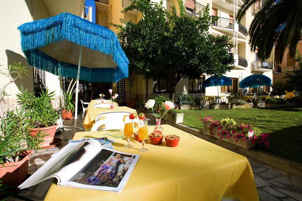 Hotel Lido Pietra Ligure Εξωτερικό φωτογραφία