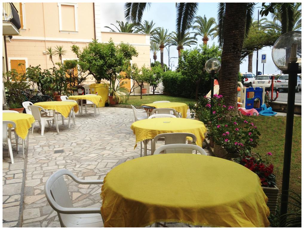 Hotel Lido Pietra Ligure Εξωτερικό φωτογραφία