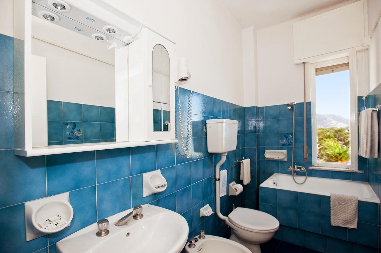Hotel Lido Pietra Ligure Εξωτερικό φωτογραφία